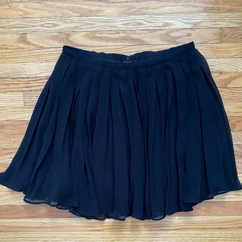 Madewell Black Pleated Lightweight Skirt with Movement, Size 0 or Size XS